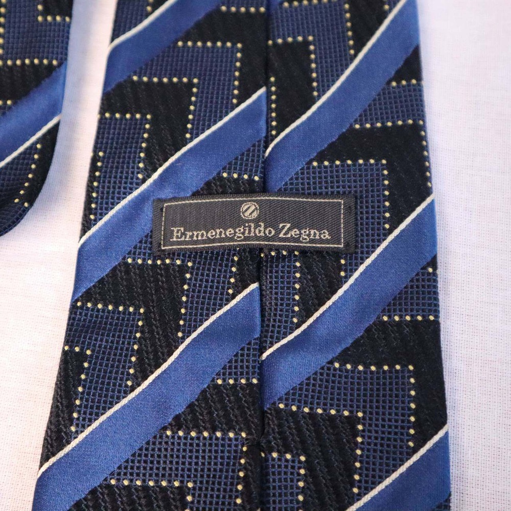 Ermenegildo Zegna Mens Silk Tie Navy Blue Geometric Striped Made in Italy Luxury